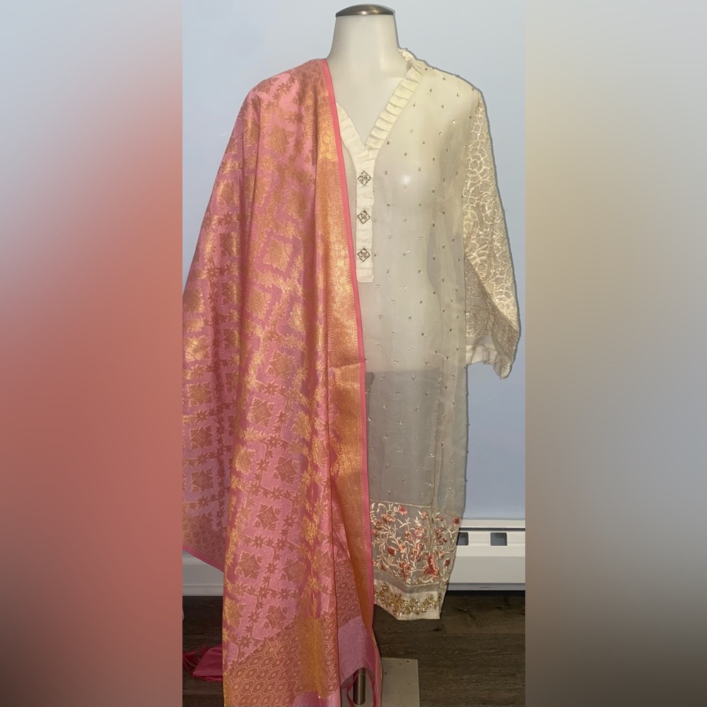 Agha Noor Kurta